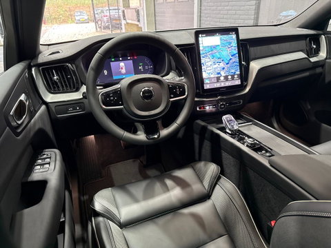 Volvo XC60 T6 Plus Black Edition | Harman/Kardon | Panoramadak | Pilot Assist | 360° Camera | Head-Up | Stoel+Stuurverwarming | 21 Inch