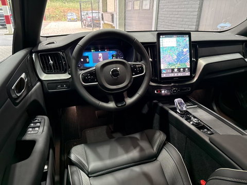 Volvo XC60 T6 Plus Black Edition | Harman/Kardon | Pilot Assist | Panoramadak | 360° Camera | Head-Up | Stoel+Stuurverwarming | 21 Inch