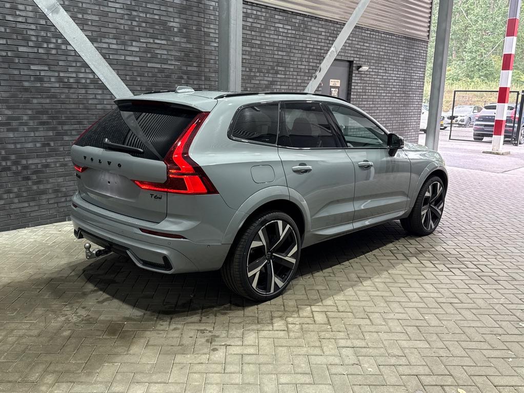 Volvo XC60 T6 Ultra Black Edition | 22 Inch | Luchtvering | Bowers & Wilkins | 360° Camera | Stoelventilatie