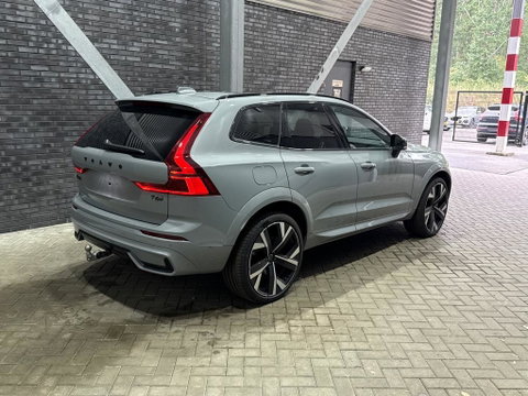 Volvo XC60 T6 Ultra Black Edition | 22 Inch | Luchtvering | Bowers & Wilkins | 360° Camera | Stoelventilatie