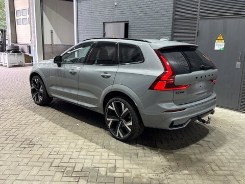 Volvo XC60 T6 Ultra Black Edition | 22 Inch | Luchtvering | Bowers & Wilkins | 360° Camera | Stoelventilatie