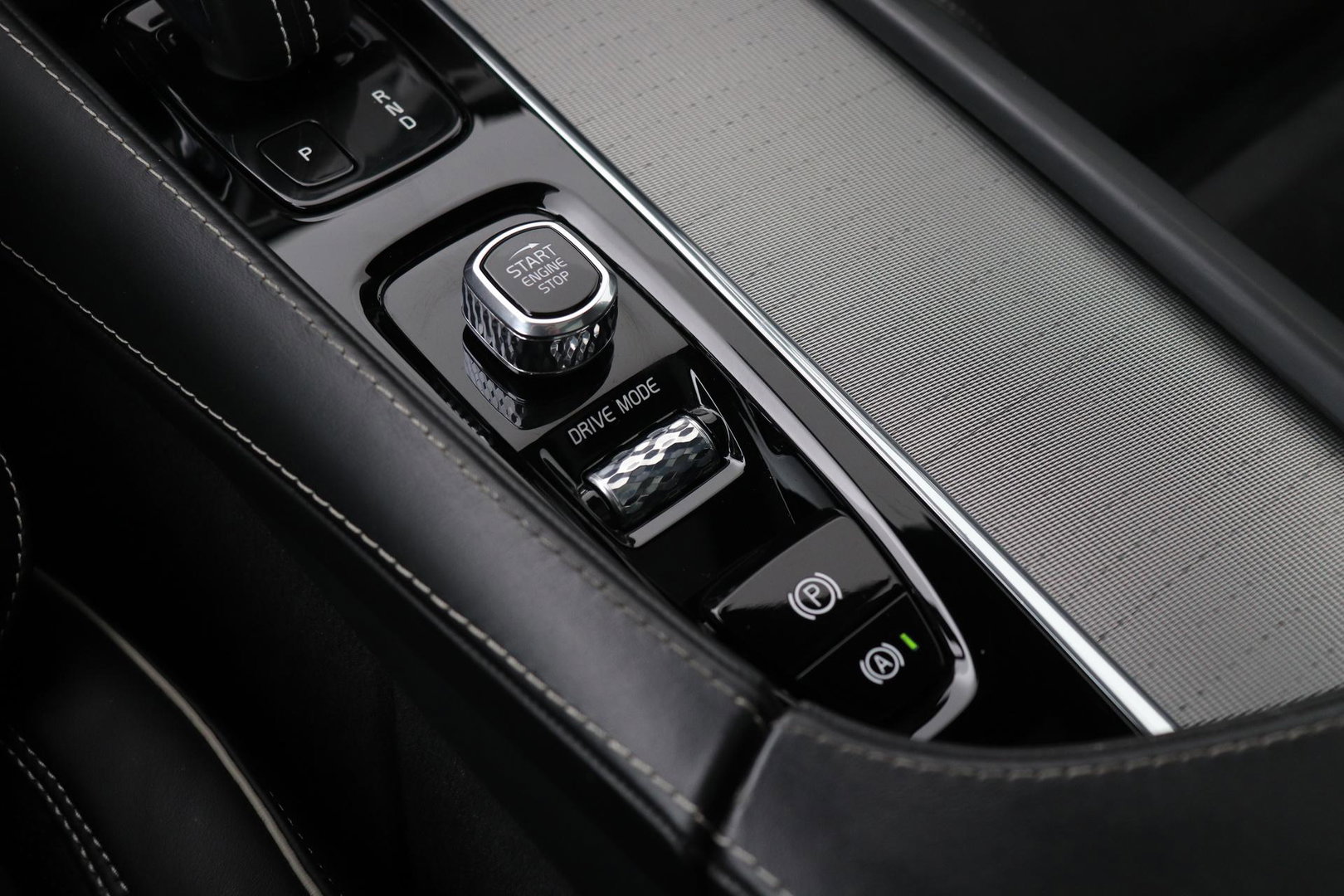 Volvo XC90 T8 Recharge R-Design | Bowers&Wilkins | Luchtvering | Panoramadak | 360° Camera | Head-Up | ACC
