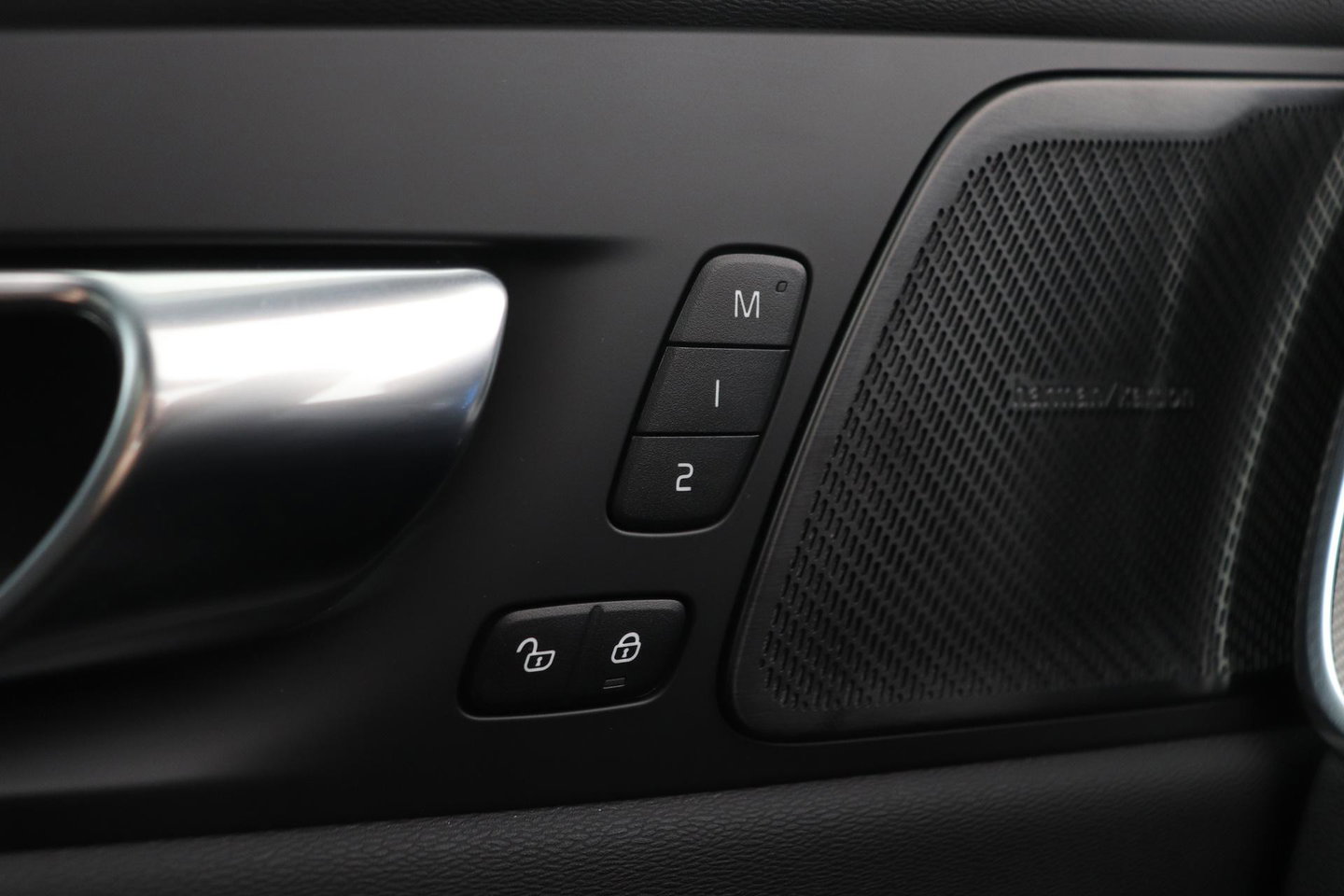 Volvo XC60 T6 Plus Black Edition | Harman/Kardon | Panoramadak | Head-Up | 360-camera