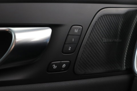 Volvo XC60 T6 Plus Black Edition | Harman/Kardon | Panoramadak | Head-Up | 360-camera