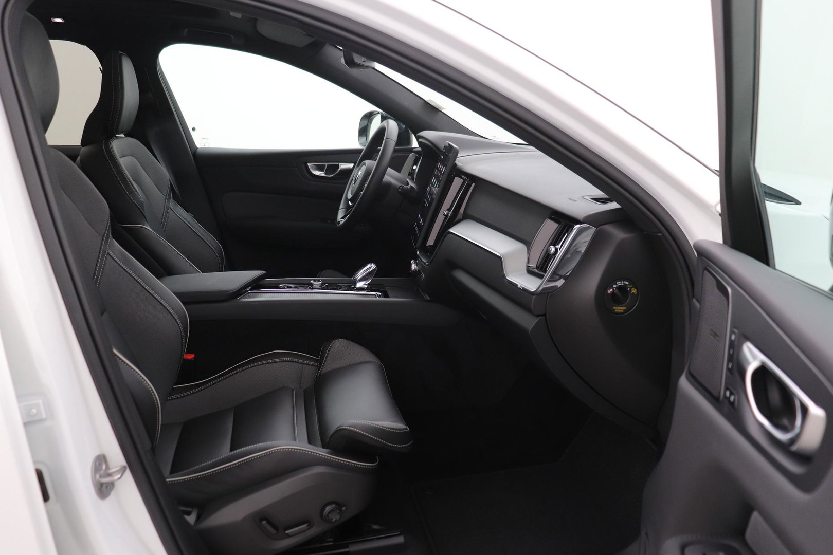 Volvo XC60 T6 Plus Black Edition | Harman/Kardon | Panoramadak | Head-Up | 360-camera