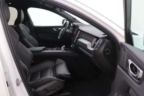 Volvo XC60 T6 Plus Black Edition | Harman/Kardon | Panoramadak | Head-Up | 360-camera