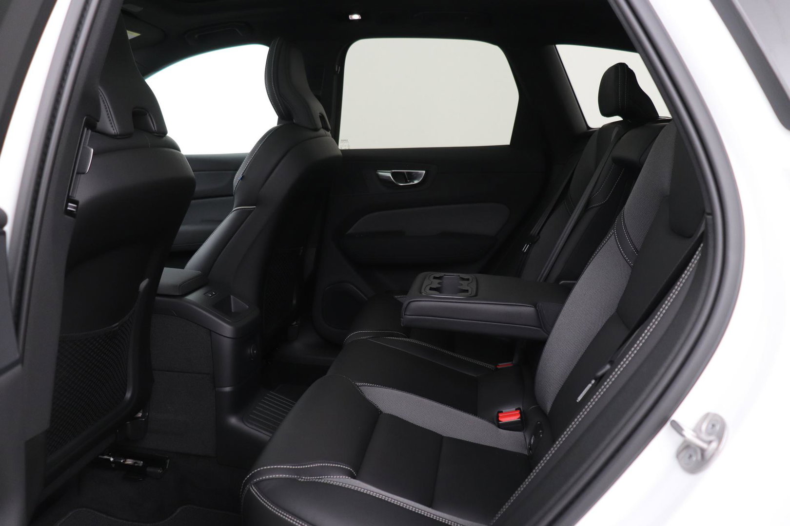 Volvo XC60 T6 Plus Black Edition | Harman/Kardon | Panoramadak | Head-Up | 360-camera