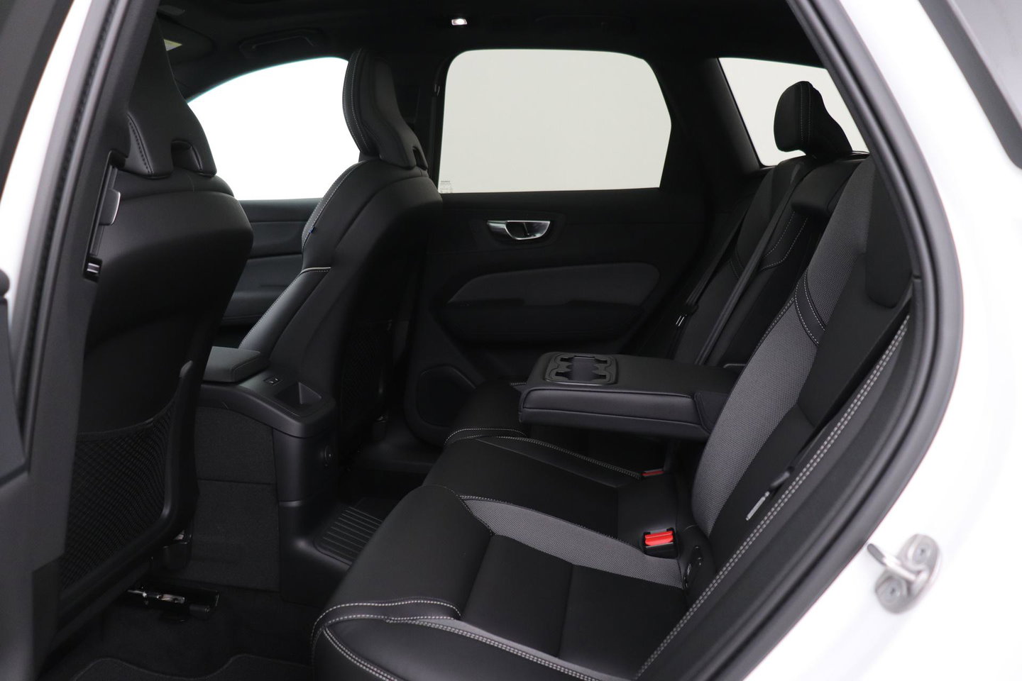 Volvo XC60 T6 Plus Black Edition | Harman/Kardon | Panoramadak | Head-Up | 360-camera