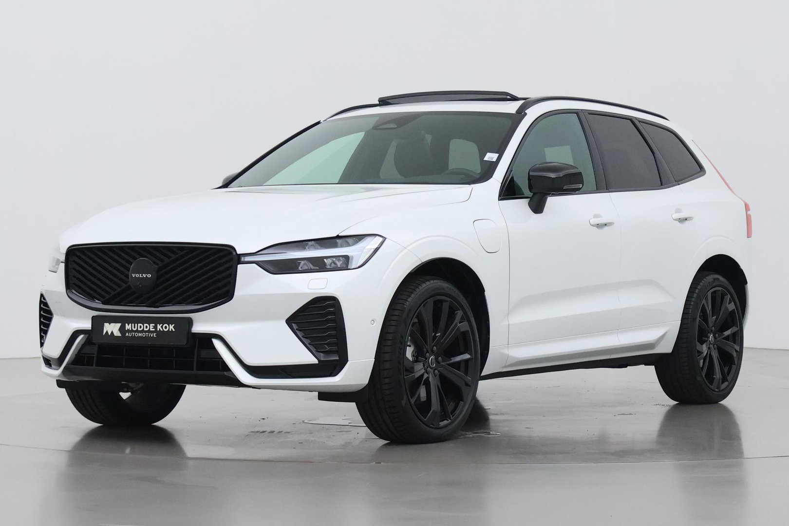 Volvo XC60 T6 Plus Black Edition | Harman/Kardon | Panoramadak | Head-Up | 360-camera