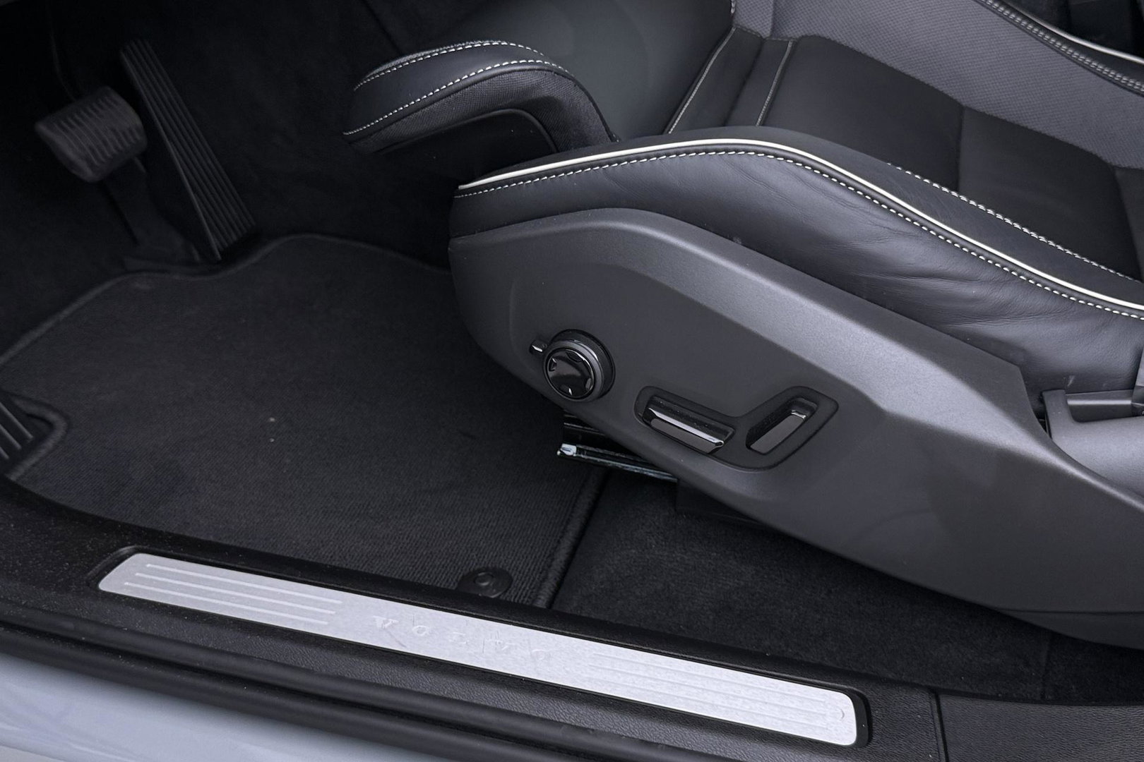 Volvo XC60 T6 Plus Black Edition | Harman/Kardon | Panoramadak | 21 Inch | Head-Up