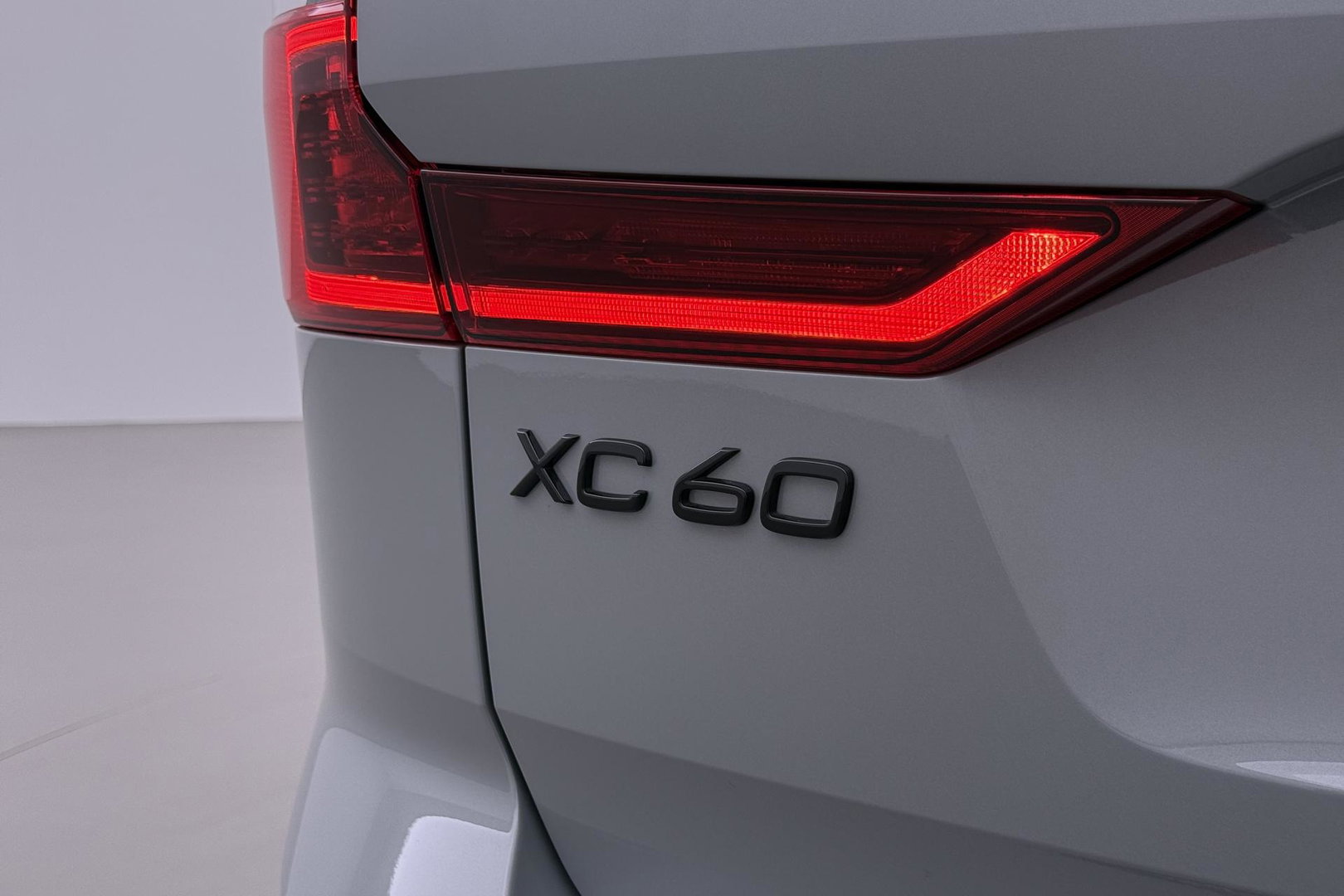 Volvo XC60 T6 Plus Black Edition | Harman/Kardon | Panoramadak | 21 Inch | Head-Up