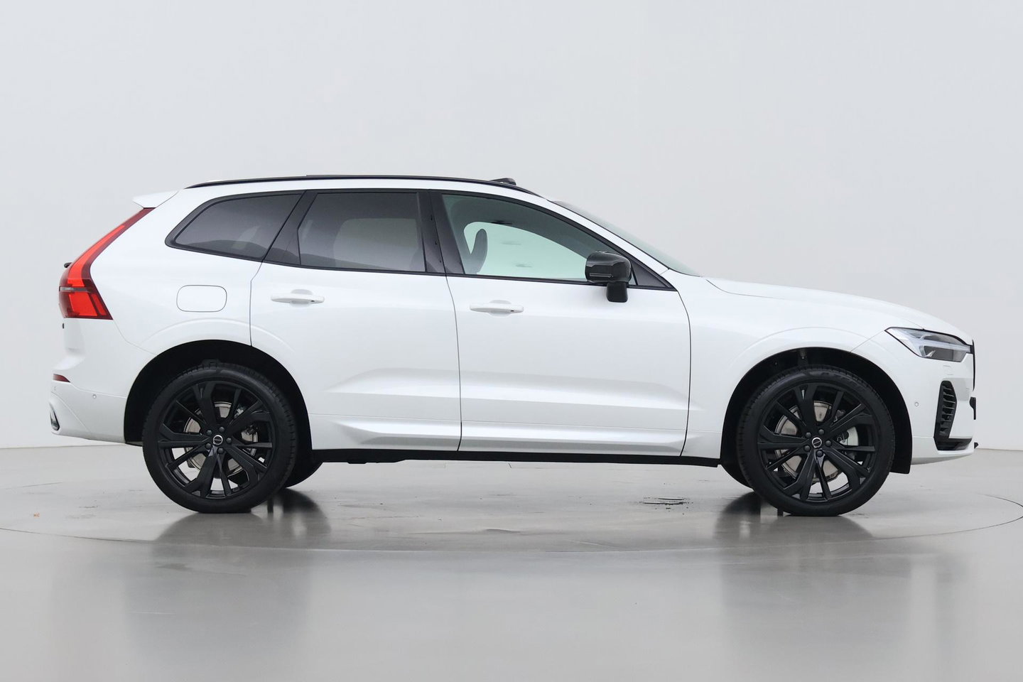 Volvo XC60 T6 Plus Black Edition | Luchtvering | Stoelventilatie | Bowers & Wilkins | Head-up | Stoelventilatie