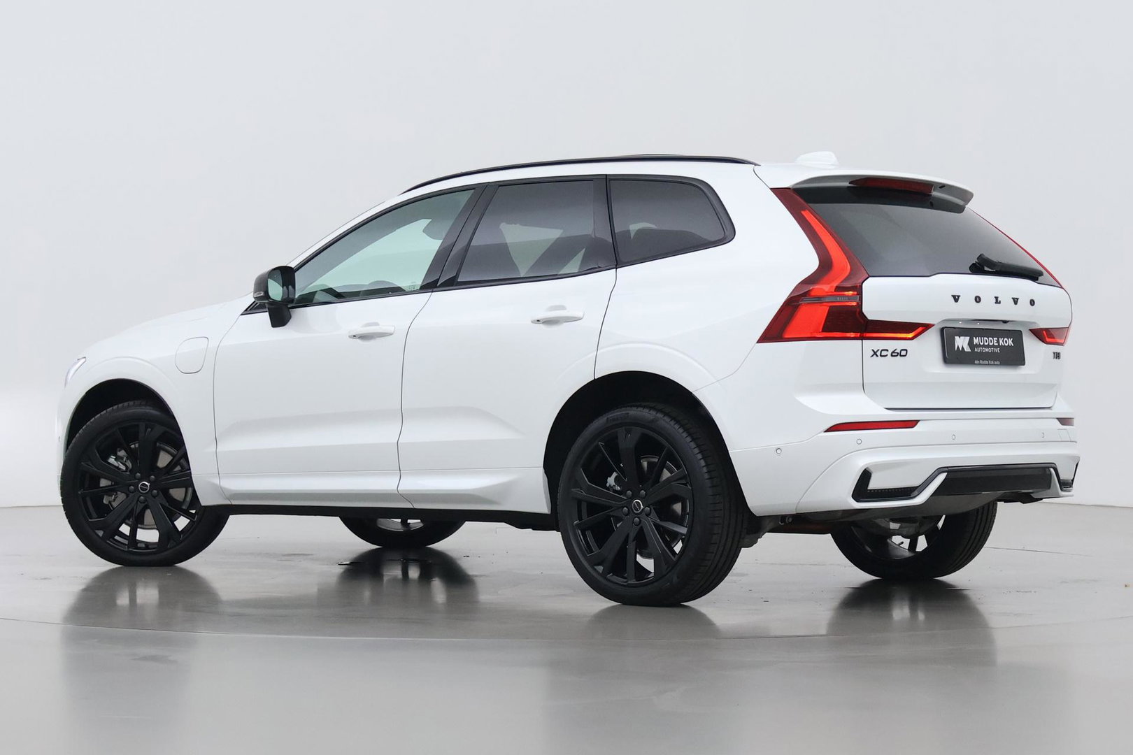 Volvo XC60 T6 Plus Black Edition | Luchtvering | Stoelventilatie | Bowers & Wilkins | Head-up | Stoelventilatie