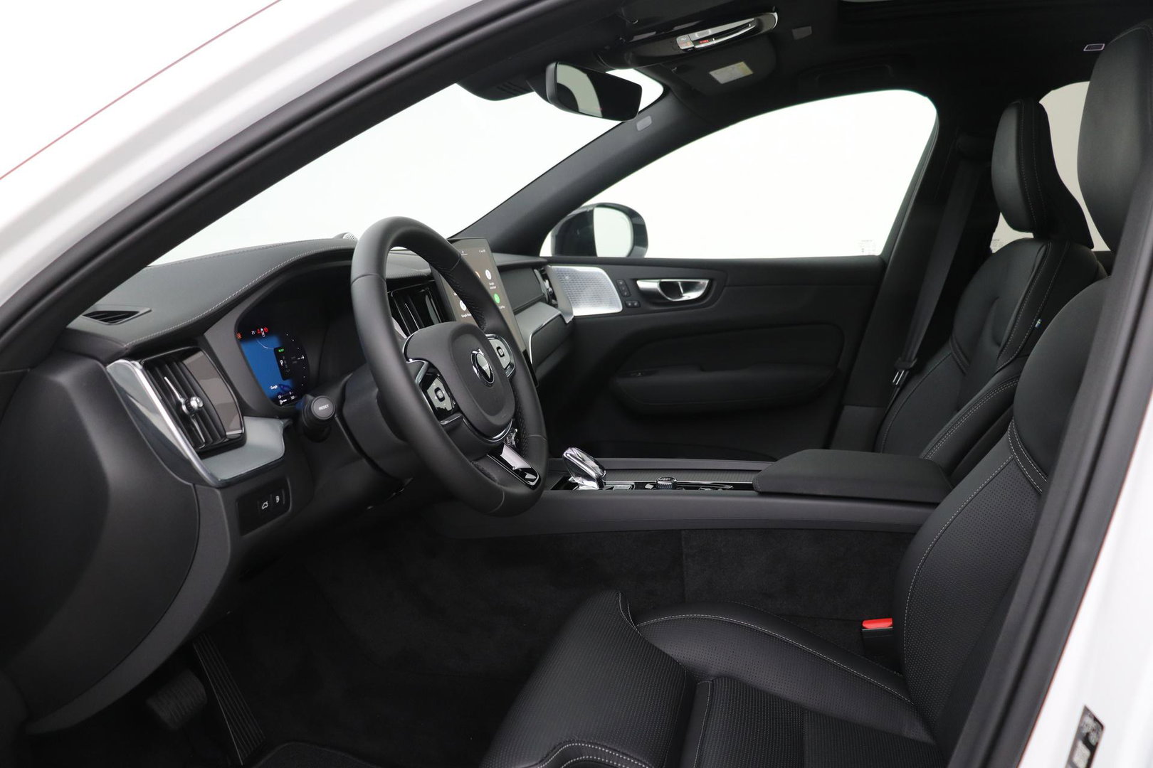 Volvo XC60 T6 Plus Black Edition | Luchtvering | Stoelventilatie | Bowers & Wilkins | Head-up | Stoelventilatie