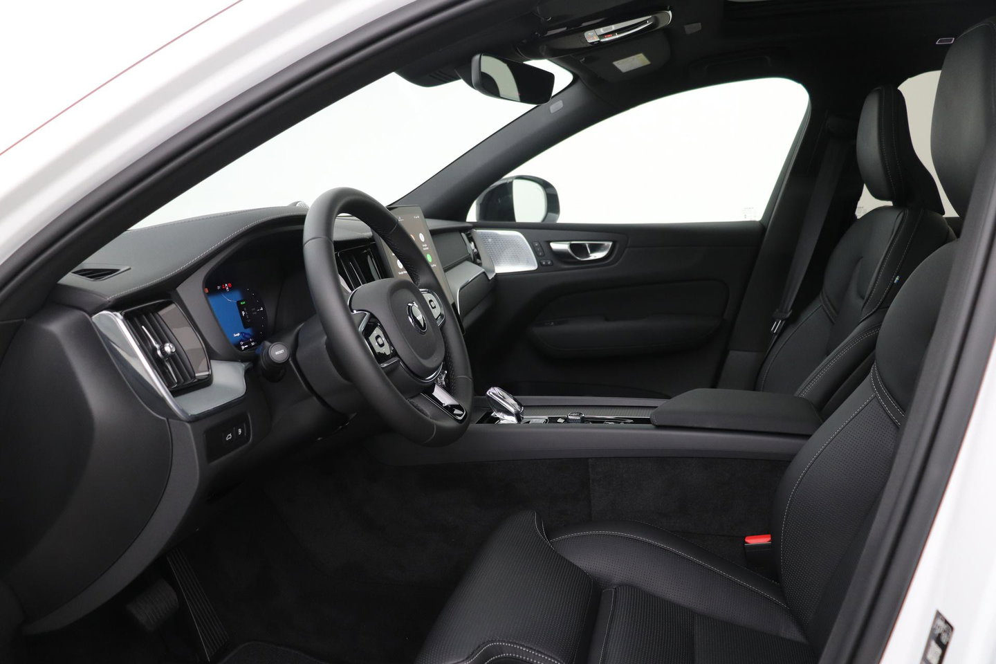 Volvo XC60 T6 Plus Black Edition | Luchtvering | Stoelventilatie | Bowers & Wilkins | Head-up | Stoelventilatie