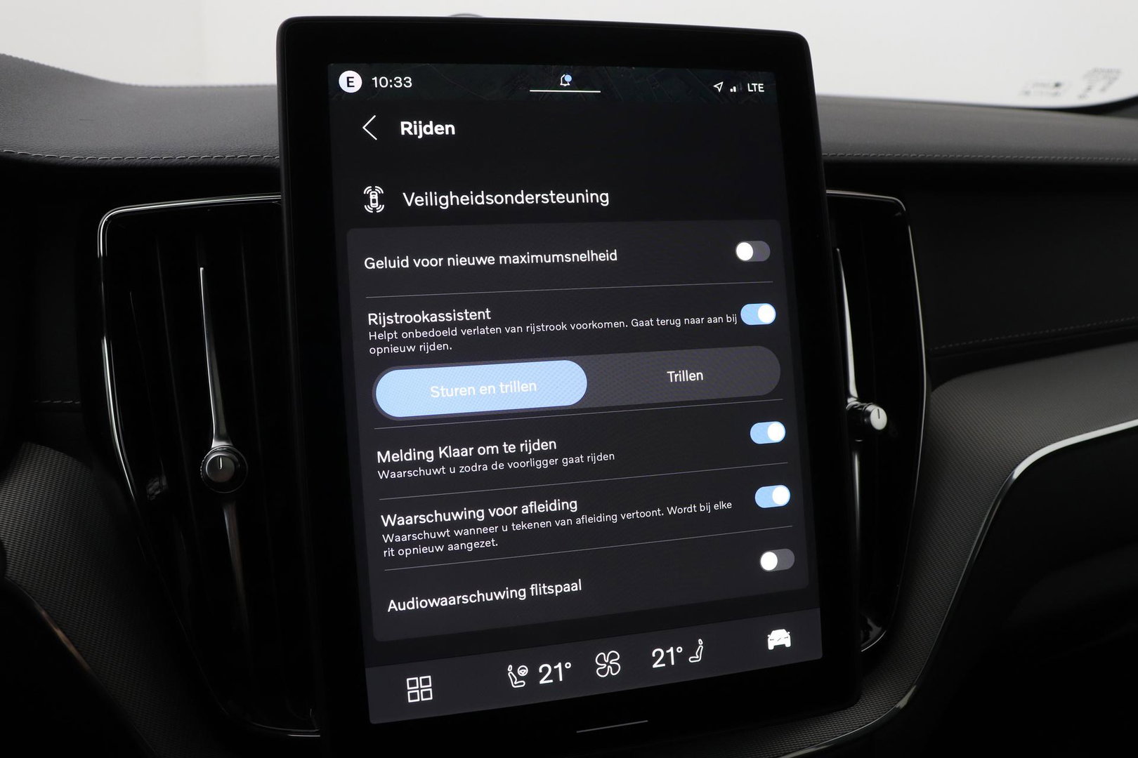 Volvo XC60 T6 Plus Black Edition | Luchtvering | Stoelventilatie | Bowers & Wilkins | Head-up | Stoelventilatie