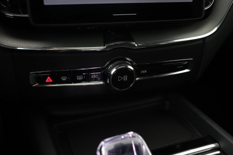 Volvo XC60 T6 Plus Black Edition | Luchtvering | Stoelventilatie | Bowers & Wilkins | Head-up | Stoelventilatie