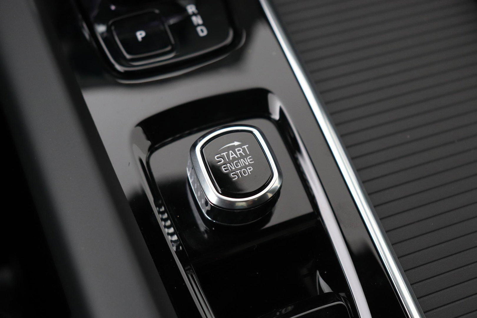 Volvo XC60 T6 Plus Black Edition | Luchtvering | Stoelventilatie | Bowers & Wilkins | Head-up | Stoelventilatie