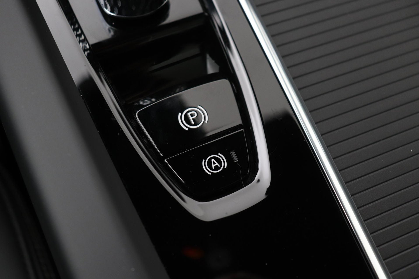 Volvo XC60 T6 Plus Black Edition | Luchtvering | Stoelventilatie | Bowers & Wilkins | Head-up | Stoelventilatie