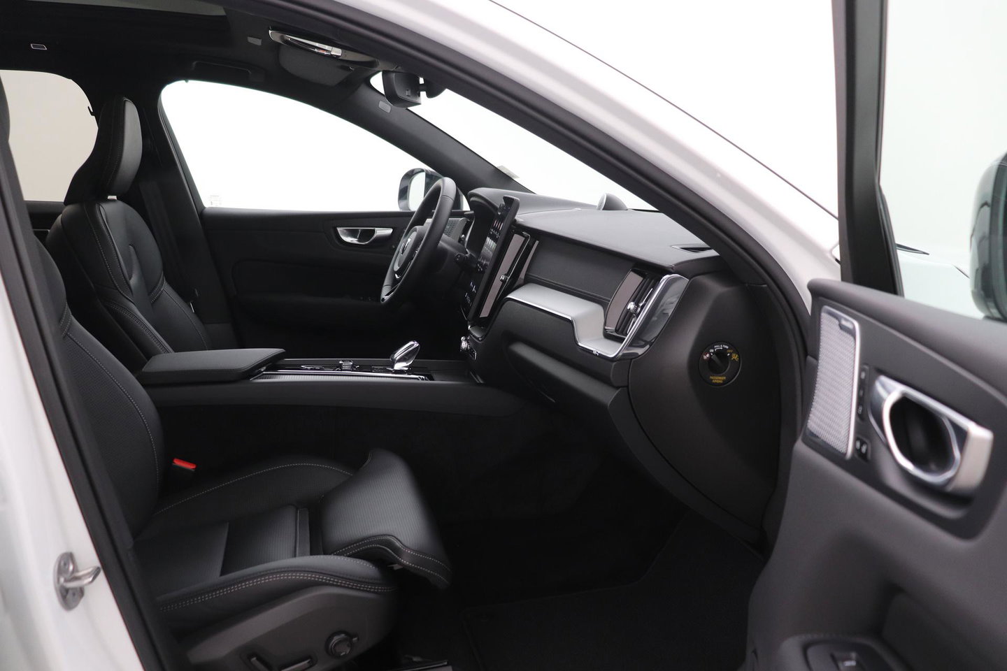 Volvo XC60 T6 Plus Black Edition | Luchtvering | Stoelventilatie | Bowers & Wilkins | Head-up | Stoelventilatie