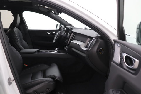 Volvo XC60 T6 Plus Black Edition | Luchtvering | Stoelventilatie | Bowers & Wilkins | Head-up | Stoelventilatie