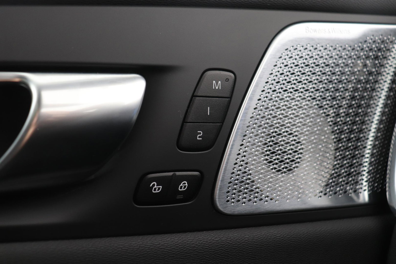 Volvo XC60 T6 Plus Black Edition | Luchtvering | Stoelventilatie | Bowers & Wilkins | Head-up | Stoelventilatie