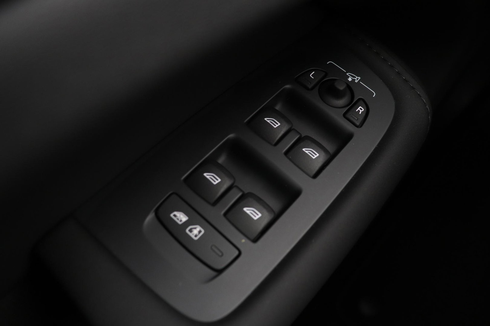 Volvo XC60 T6 Plus Black Edition | Luchtvering | Stoelventilatie | Bowers & Wilkins | Head-up | Stoelventilatie