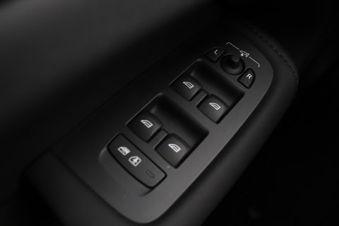 Volvo XC60 T6 Plus Black Edition | Luchtvering | Stoelventilatie | Bowers & Wilkins | Head-up | Stoelventilatie