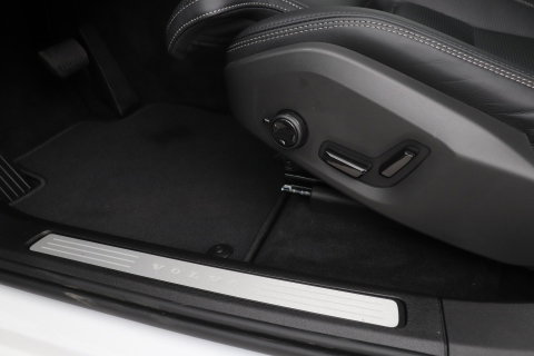 Volvo XC60 T6 Plus Black Edition | Luchtvering | Stoelventilatie | Bowers & Wilkins | Head-up | Stoelventilatie