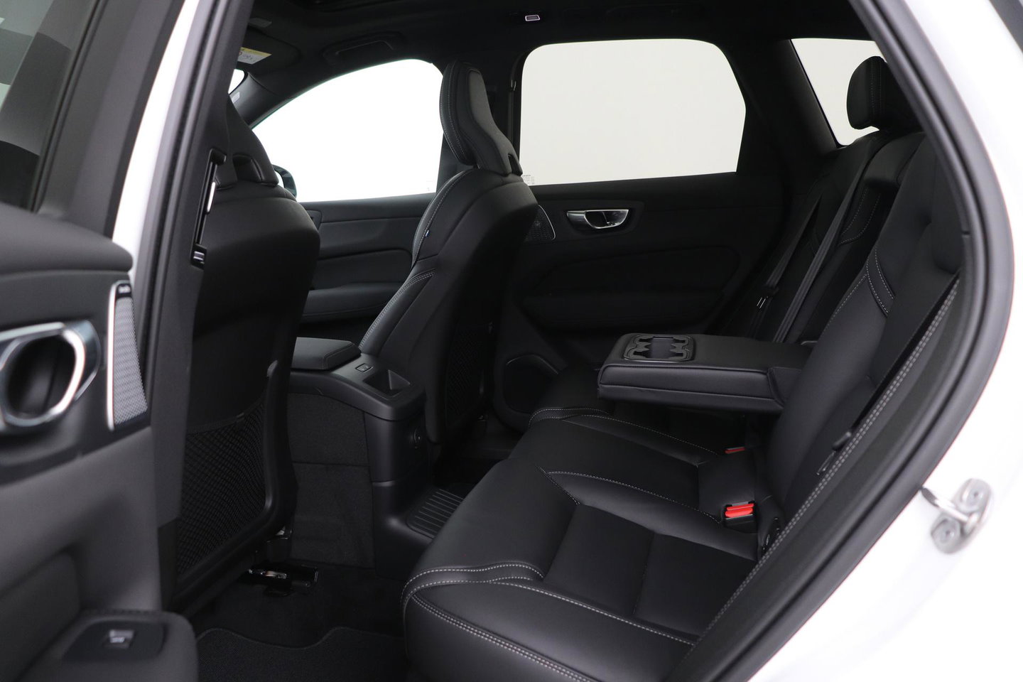Volvo XC60 T6 Plus Black Edition | Luchtvering | Stoelventilatie | Bowers & Wilkins | Head-up | Stoelventilatie
