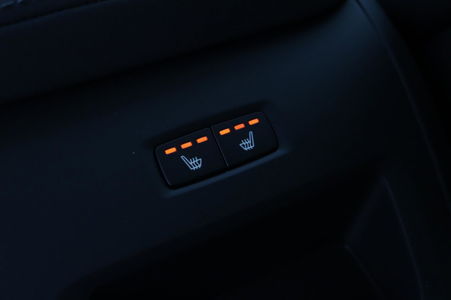 Volvo XC60 T6 Plus Black Edition | Luchtvering | Stoelventilatie | Bowers & Wilkins | Head-up | Stoelventilatie