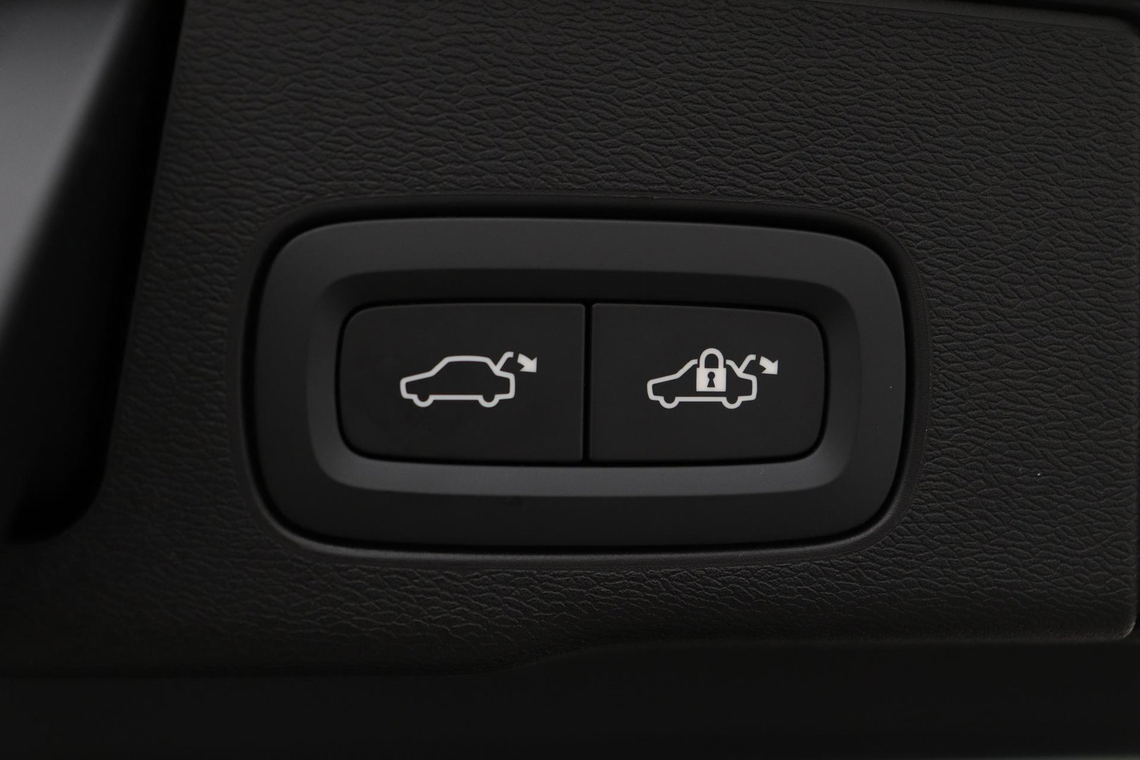Volvo XC60 T6 Plus Black Edition | Luchtvering | Stoelventilatie | Bowers & Wilkins | Head-up | Stoelventilatie