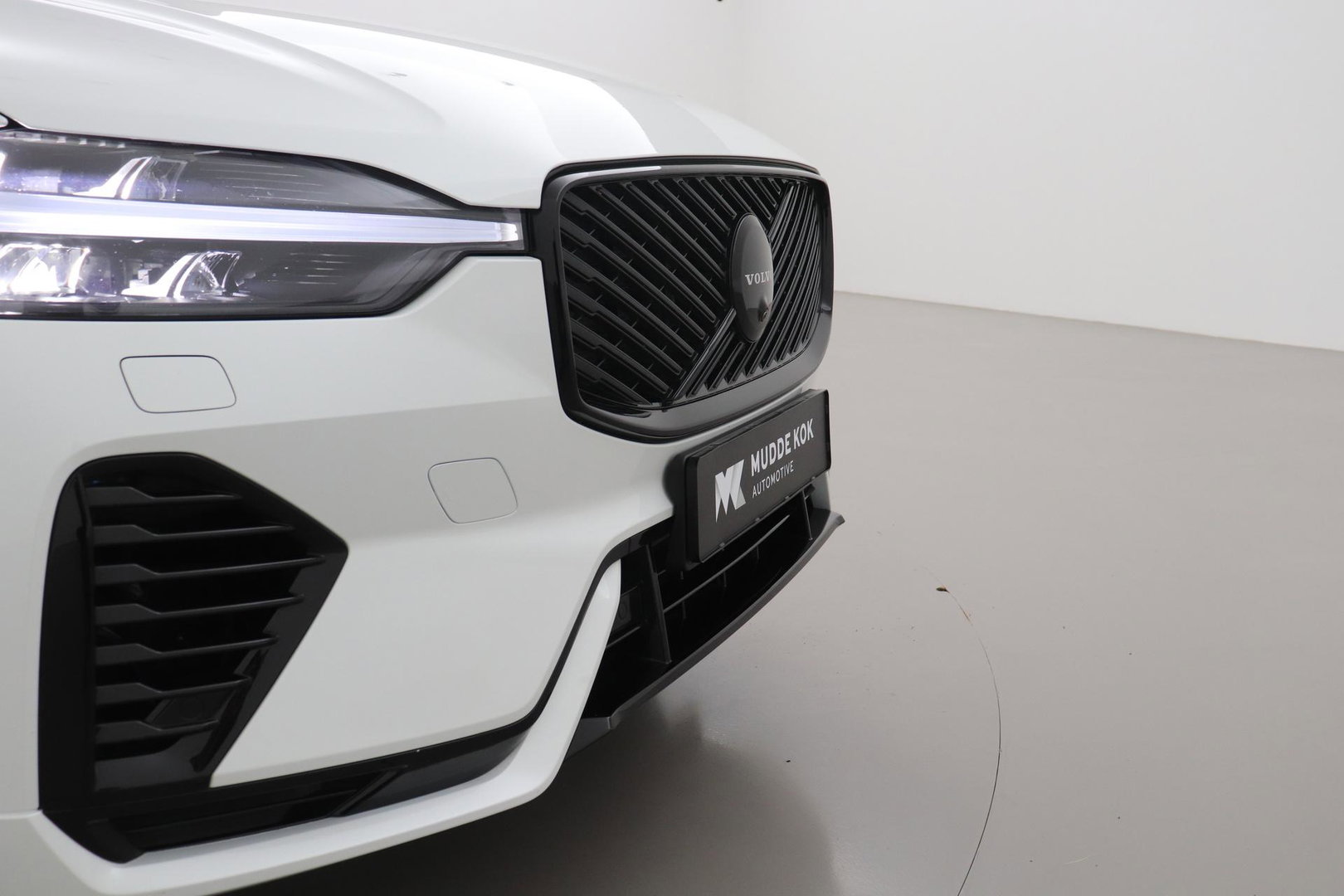 Volvo XC60 T6 Plus Black Edition | Luchtvering | Stoelventilatie | Bowers & Wilkins | Head-up | Stoelventilatie