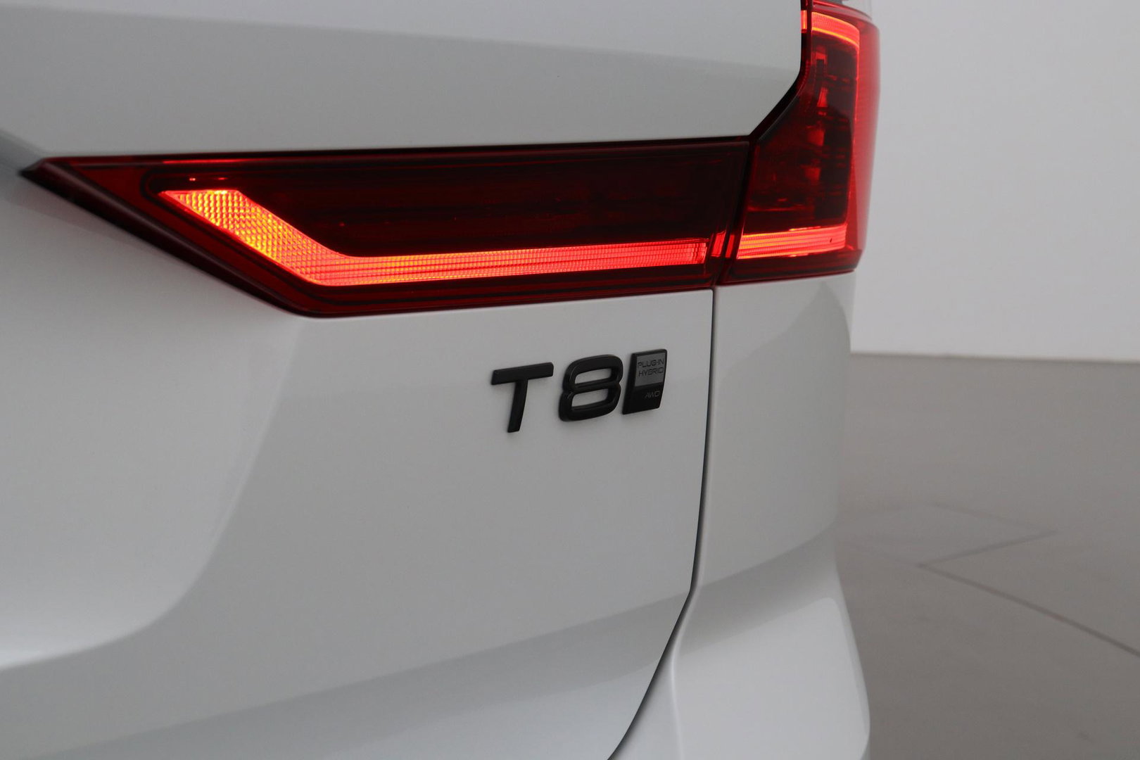 Volvo XC60 T6 Plus Black Edition | Luchtvering | Stoelventilatie | Bowers & Wilkins | Head-up | Stoelventilatie