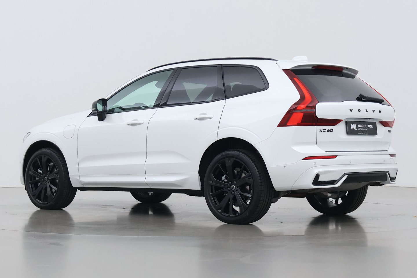 Volvo XC60 T6 Plus Black Edition | Luchtvering | Stoelventilatie | Bowers & Wilkins | Head-up | Stoelventilatie