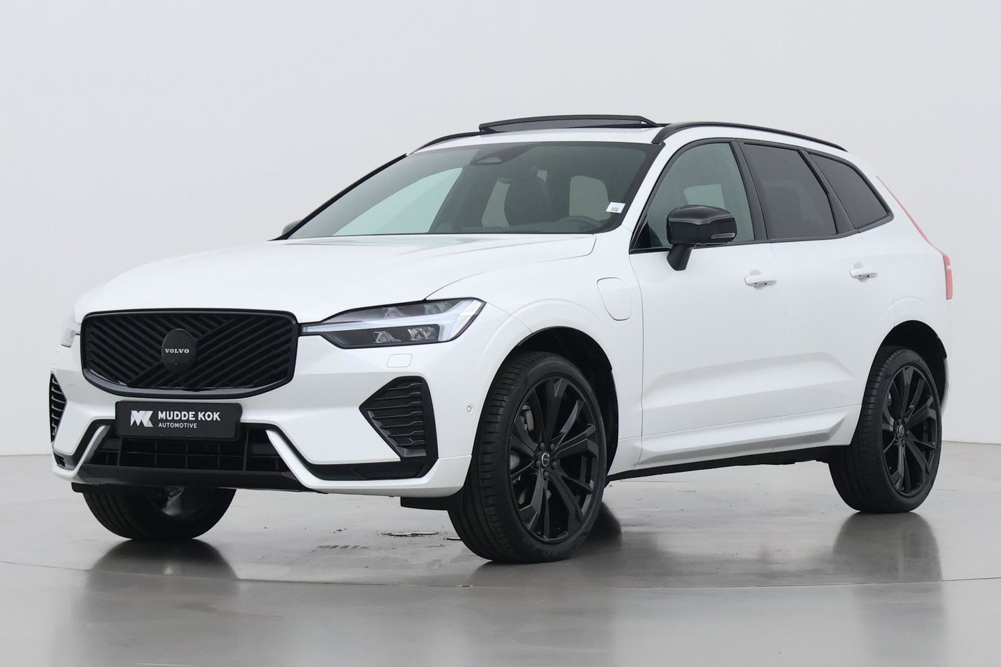 Volvo XC60 T6 Plus Black Edition | Luchtvering | Stoelventilatie | Bowers & Wilkins | Head-up | Stoelventilatie