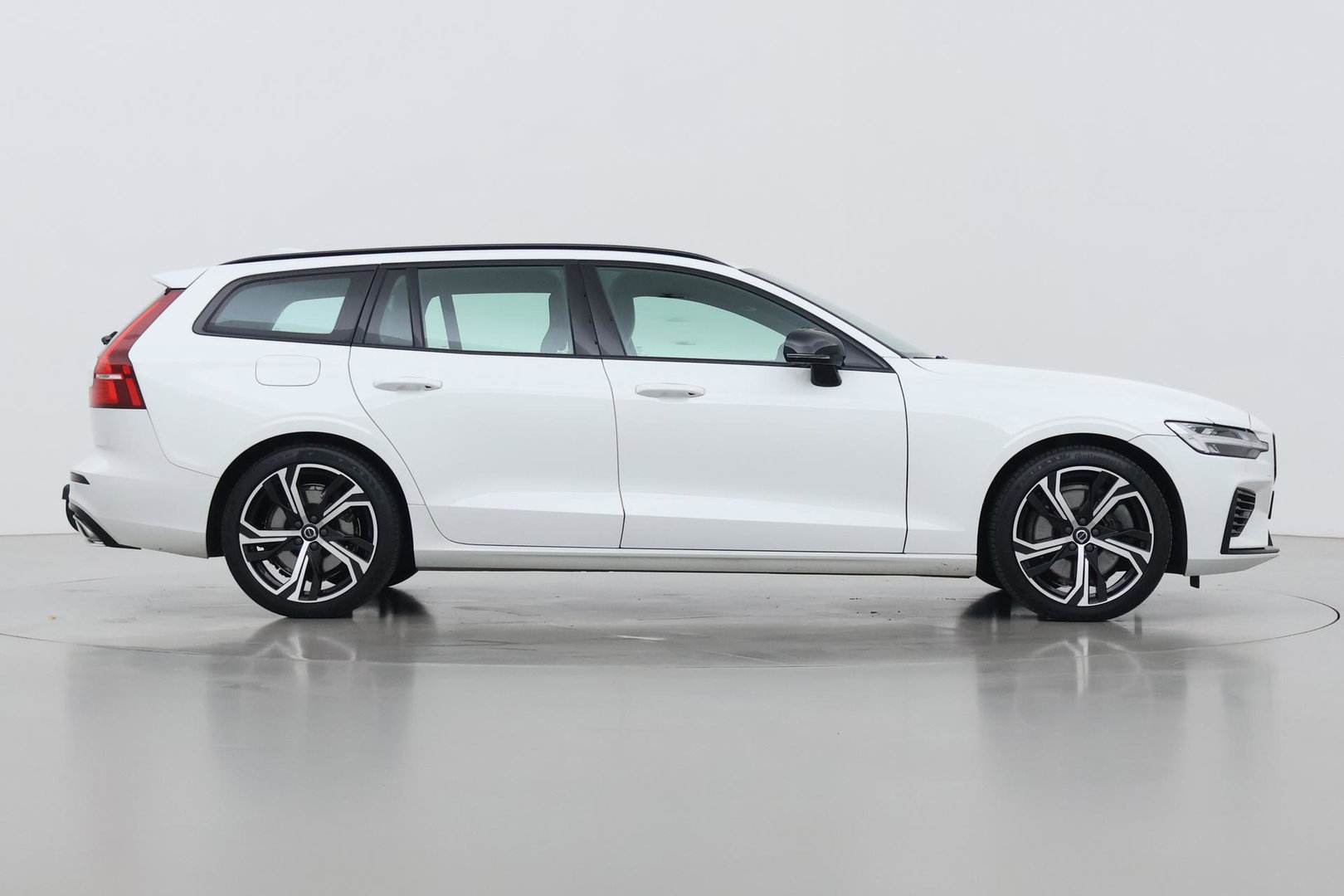Volvo V60 2.0 T6 Twin Engine AWD R-Design | Trekhaak | Camera | 19 inch | Leder | Stoelverwarming