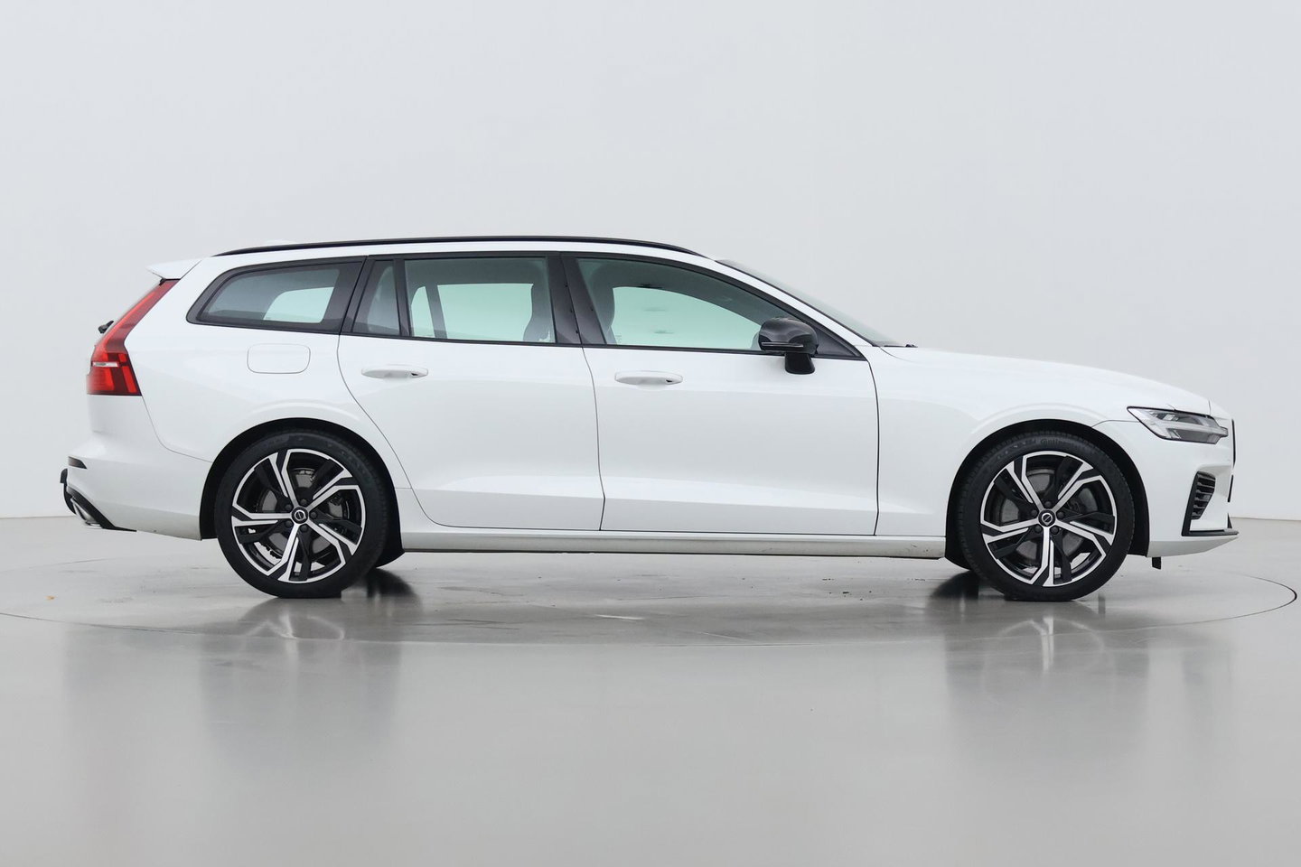 Volvo V60 2.0 T6 Twin Engine AWD R-Design | Trekhaak | Camera | 19 inch | Leder | Stoelverwarming