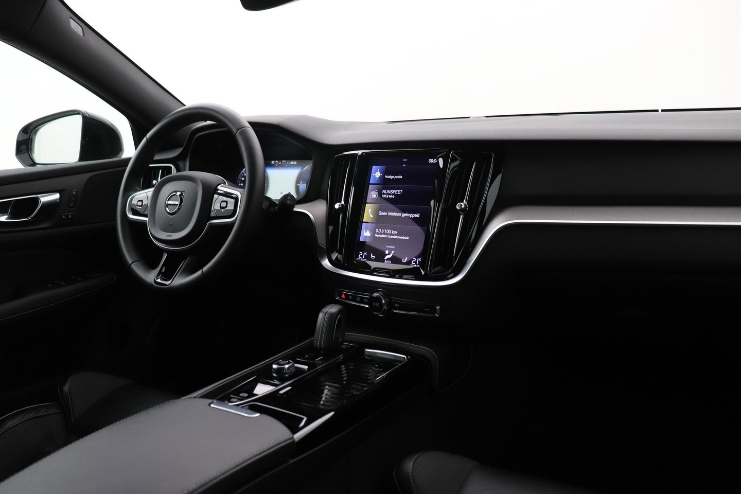 Volvo V60 2.0 T6 Twin Engine AWD R-Design | Trekhaak | Camera | 19 inch | Leder | Stoelverwarming