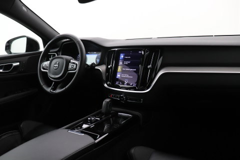 Volvo V60 2.0 T6 Twin Engine AWD R-Design | Trekhaak | Camera | 19 inch | Leder | Stoelverwarming