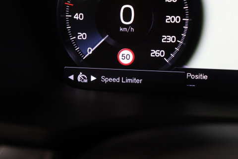 Volvo V60 2.0 T6 Twin Engine AWD R-Design | Trekhaak | Camera | 19 inch | Leder | Stoelverwarming