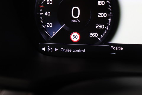 Volvo V60 2.0 T6 Twin Engine AWD R-Design | Trekhaak | Camera | 19 inch | Leder | Stoelverwarming