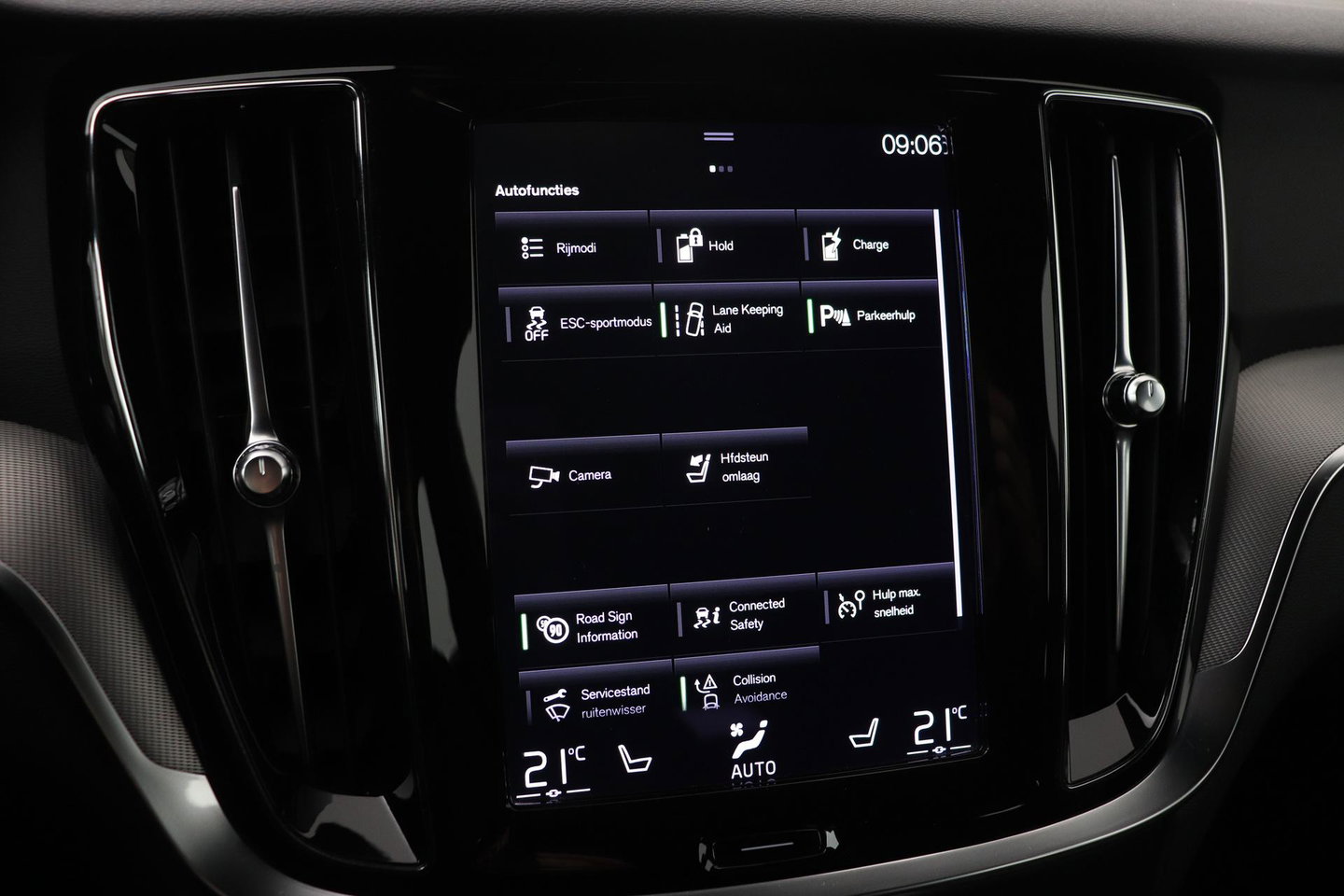 Volvo V60 2.0 T6 Twin Engine AWD R-Design | Trekhaak | Camera | 19 inch | Leder | Stoelverwarming