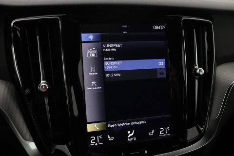 Volvo V60 2.0 T6 Twin Engine AWD R-Design | Trekhaak | Camera | 19 inch | Leder | Stoelverwarming