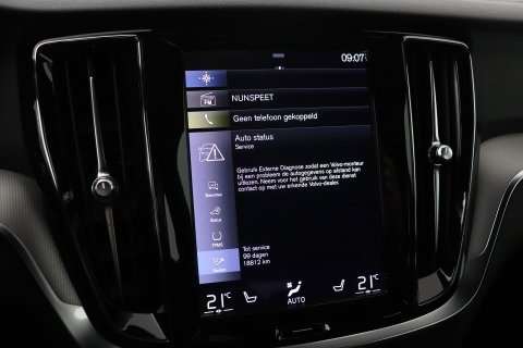 Volvo V60 2.0 T6 Twin Engine AWD R-Design | Trekhaak | Camera | 19 inch | Leder | Stoelverwarming