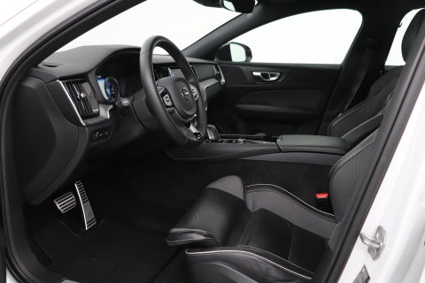 Volvo V60 2.0 T6 Twin Engine AWD R-Design | Trekhaak | Camera | 19 inch | Leder | Stoelverwarming