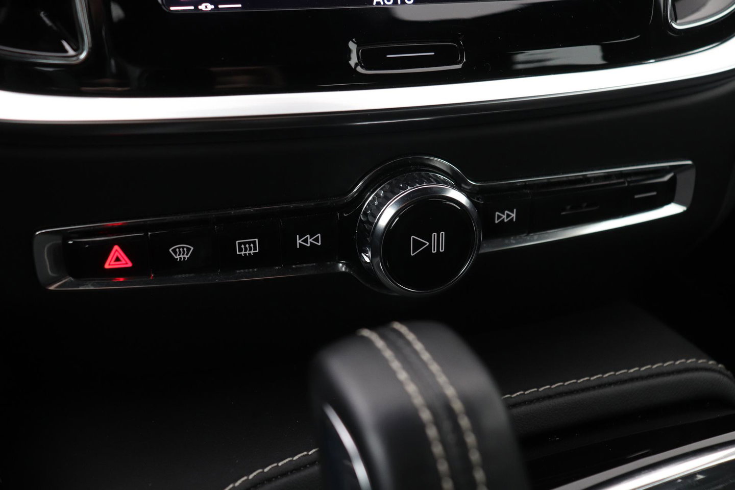 Volvo V60 2.0 T6 Twin Engine AWD R-Design | Trekhaak | Camera | 19 inch | Leder | Stoelverwarming