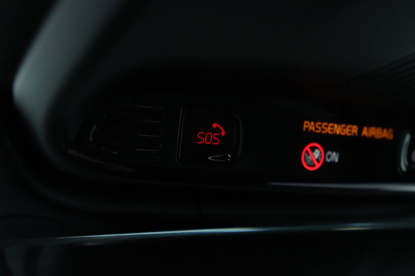 Volvo V60 2.0 T6 Twin Engine AWD R-Design | Trekhaak | Camera | 19 inch | Leder | Stoelverwarming