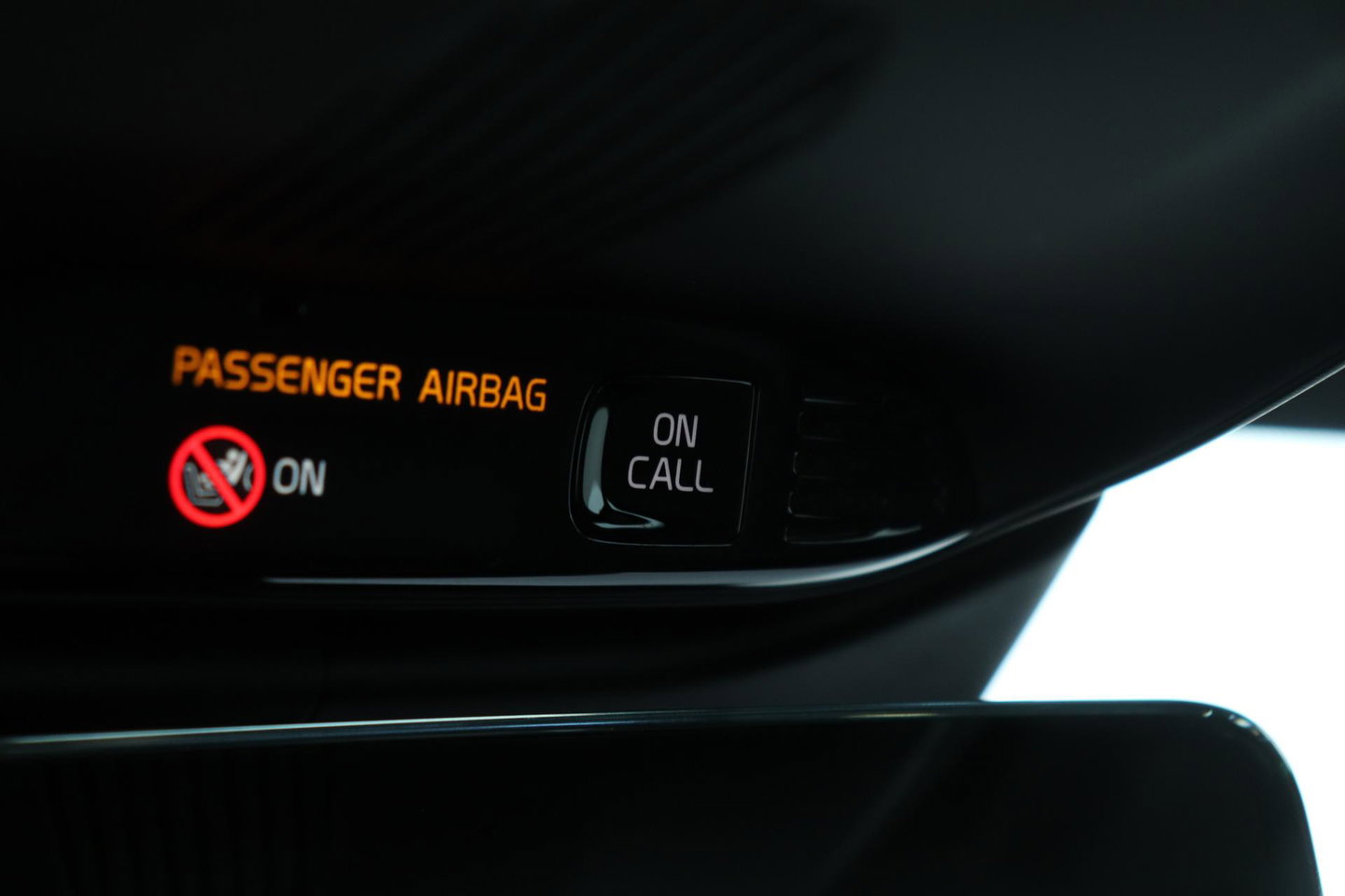 Volvo V60 2.0 T6 Twin Engine AWD R-Design | Trekhaak | Camera | 19 inch | Leder | Stoelverwarming
