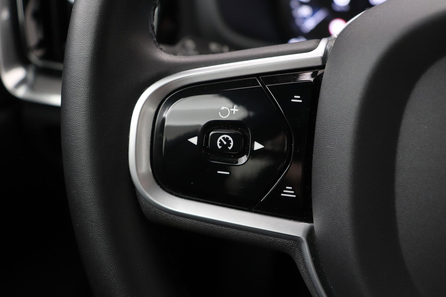 Volvo V60 2.0 T6 Twin Engine AWD R-Design | Trekhaak | Camera | 19 inch | Leder | Stoelverwarming